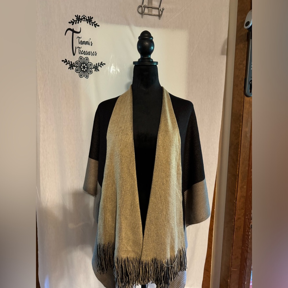 Women’s Lightweight Black and Toupe Wrap Shawl – One Size  Croft and Barrow Bran